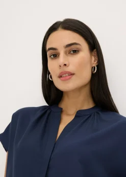 Blusa de manga corta con botones ocultos