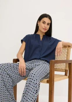 Blusa de manga corta con botones ocultos