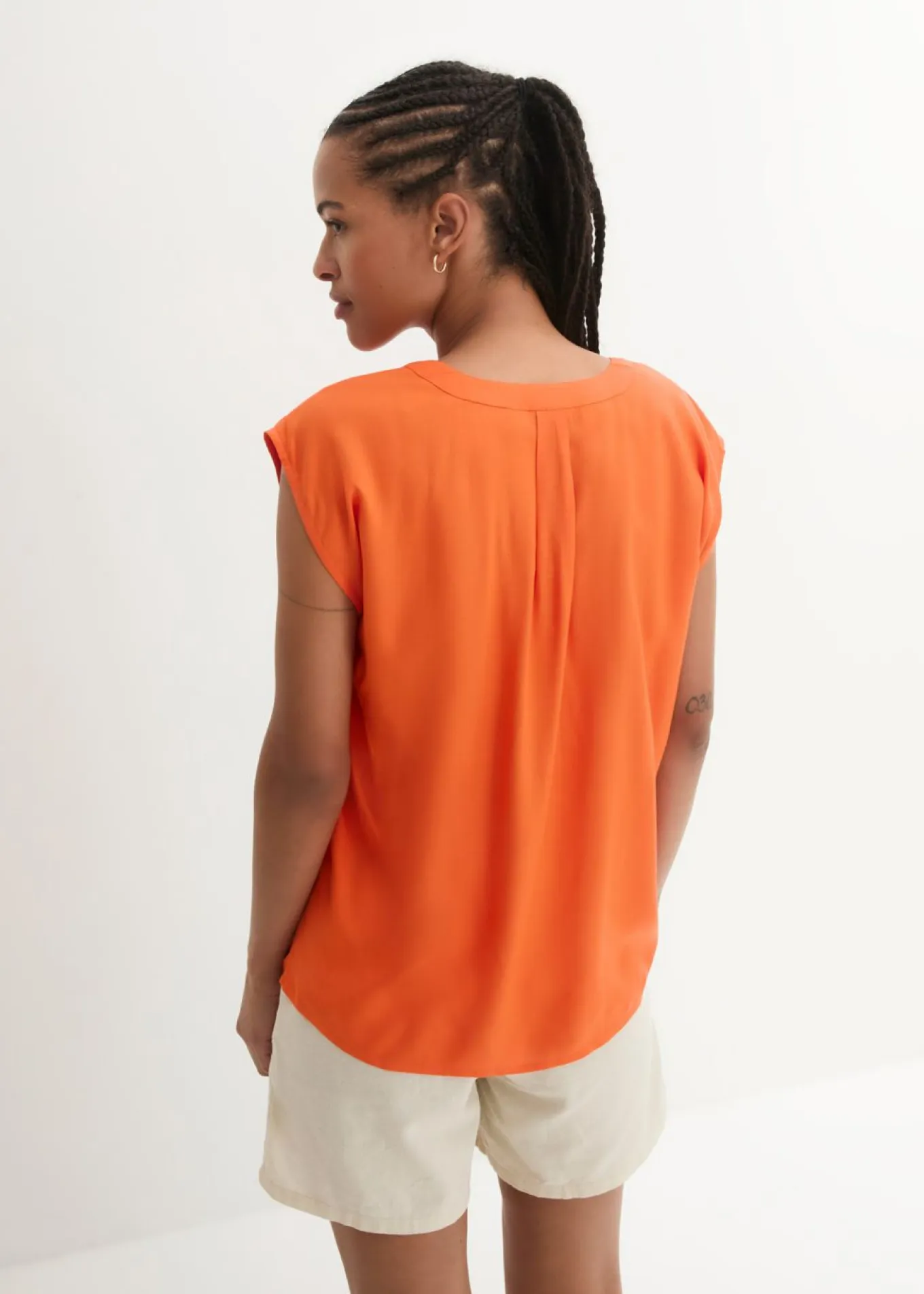 Blusa de manga corta con escote en V