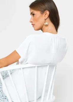 Blusa de manga corta con botones ocultos