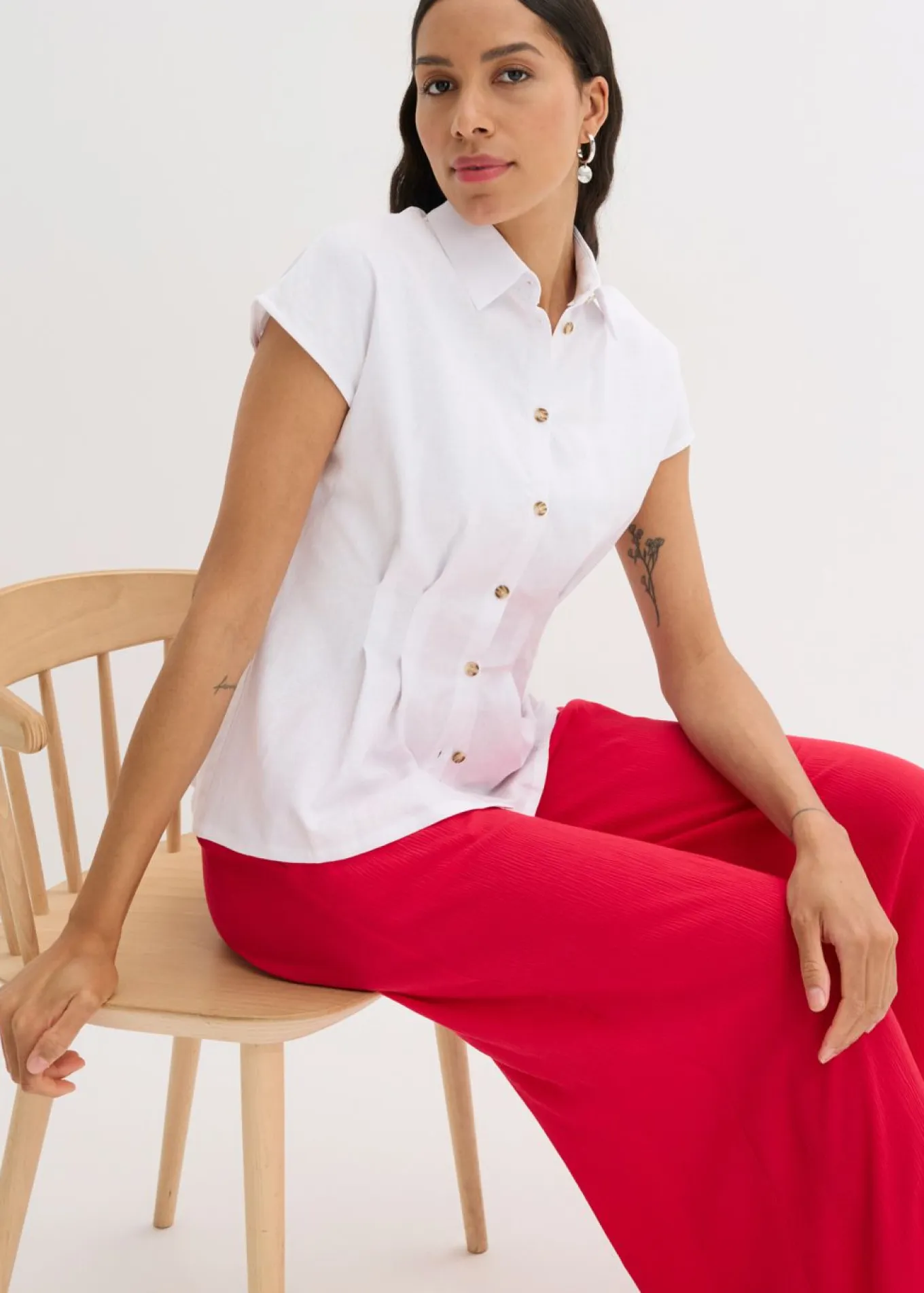 Blusa de manga corta de mezcla de lino vaporoso