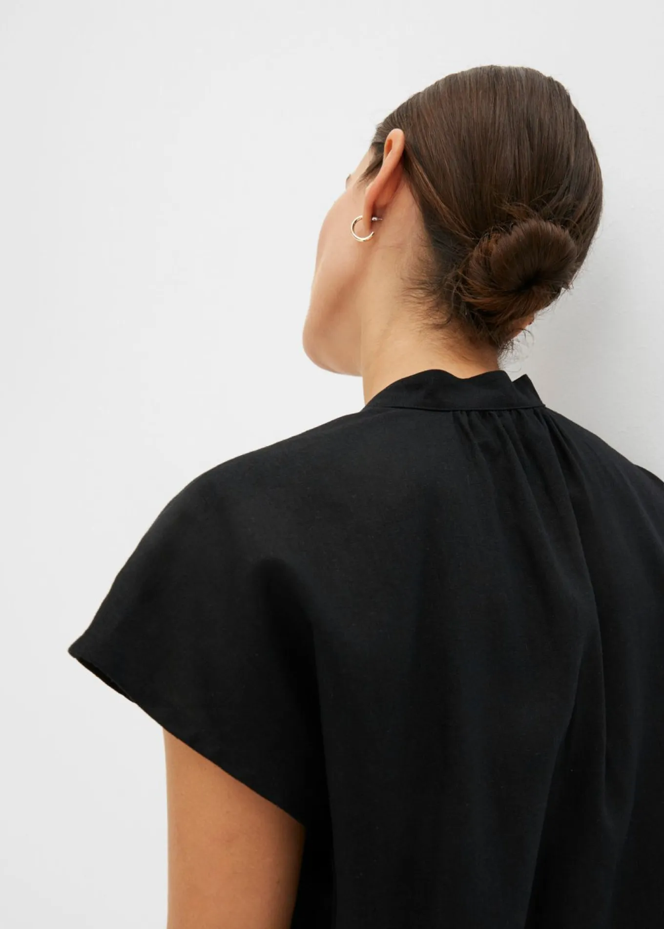 Blusa de manga corta de mezcla de lino vaporoso