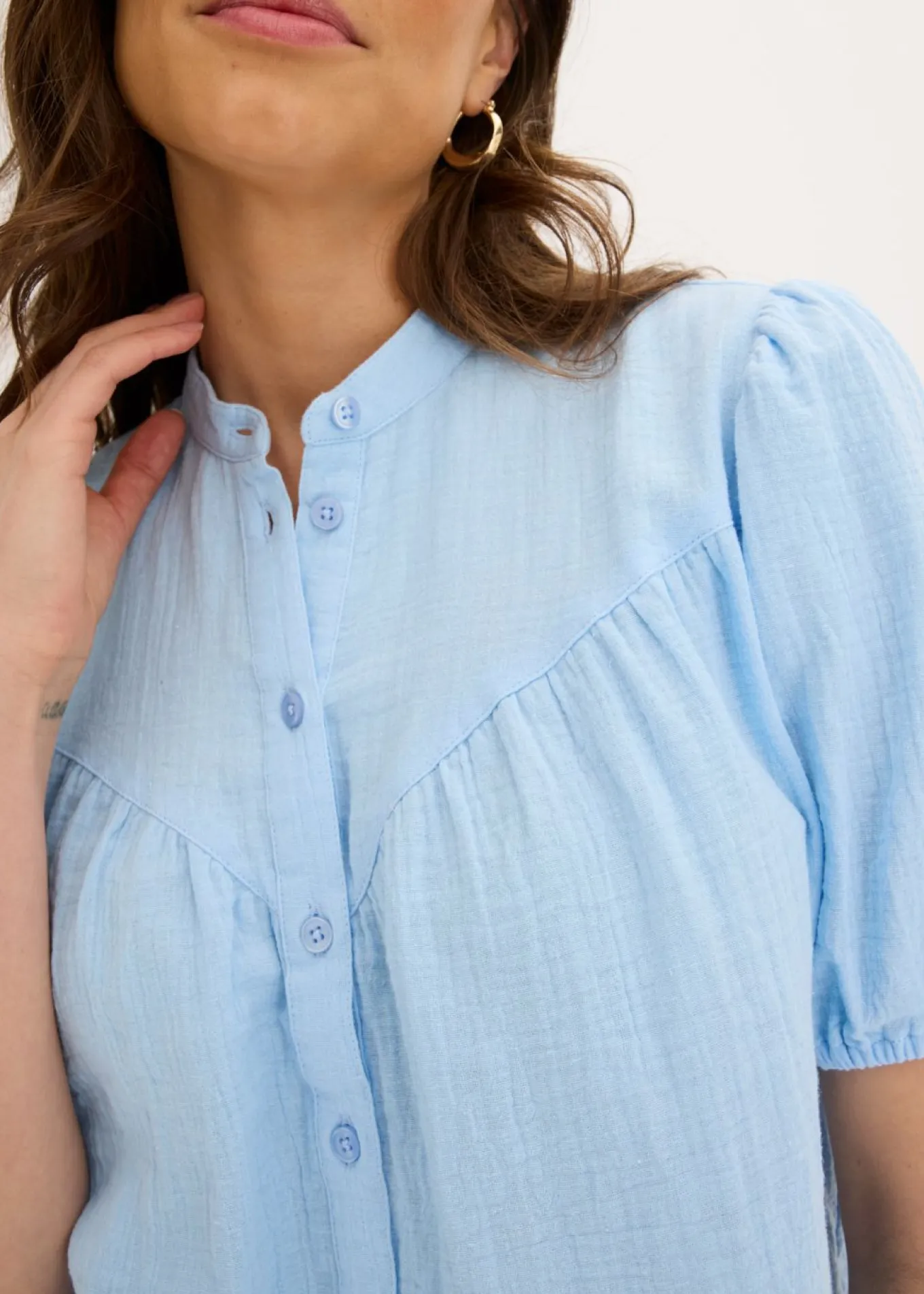 Blusa de manga corta de muselina