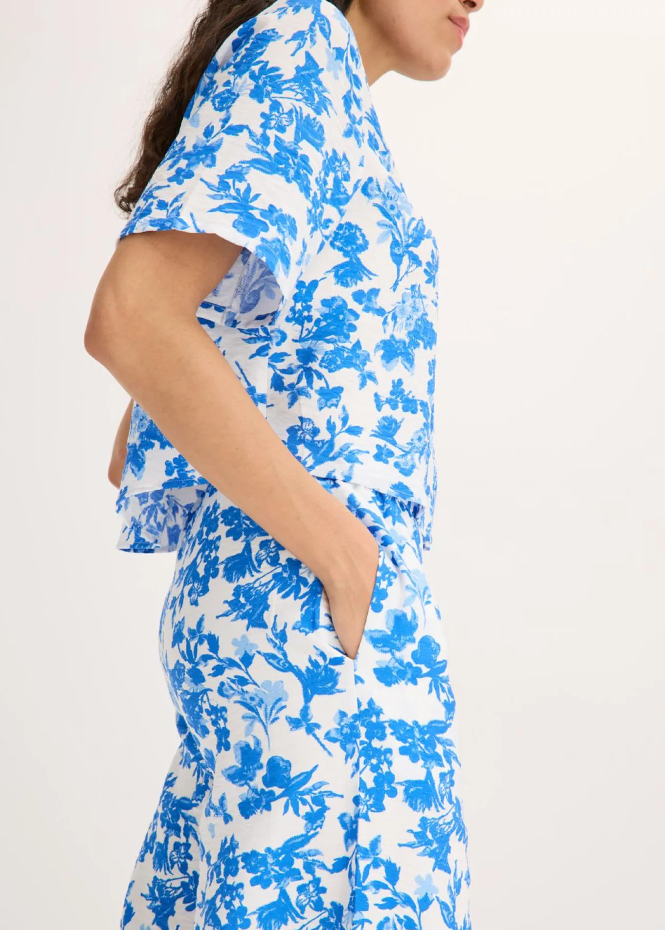 Blusa de manga corta de suave mezcla de viscosa