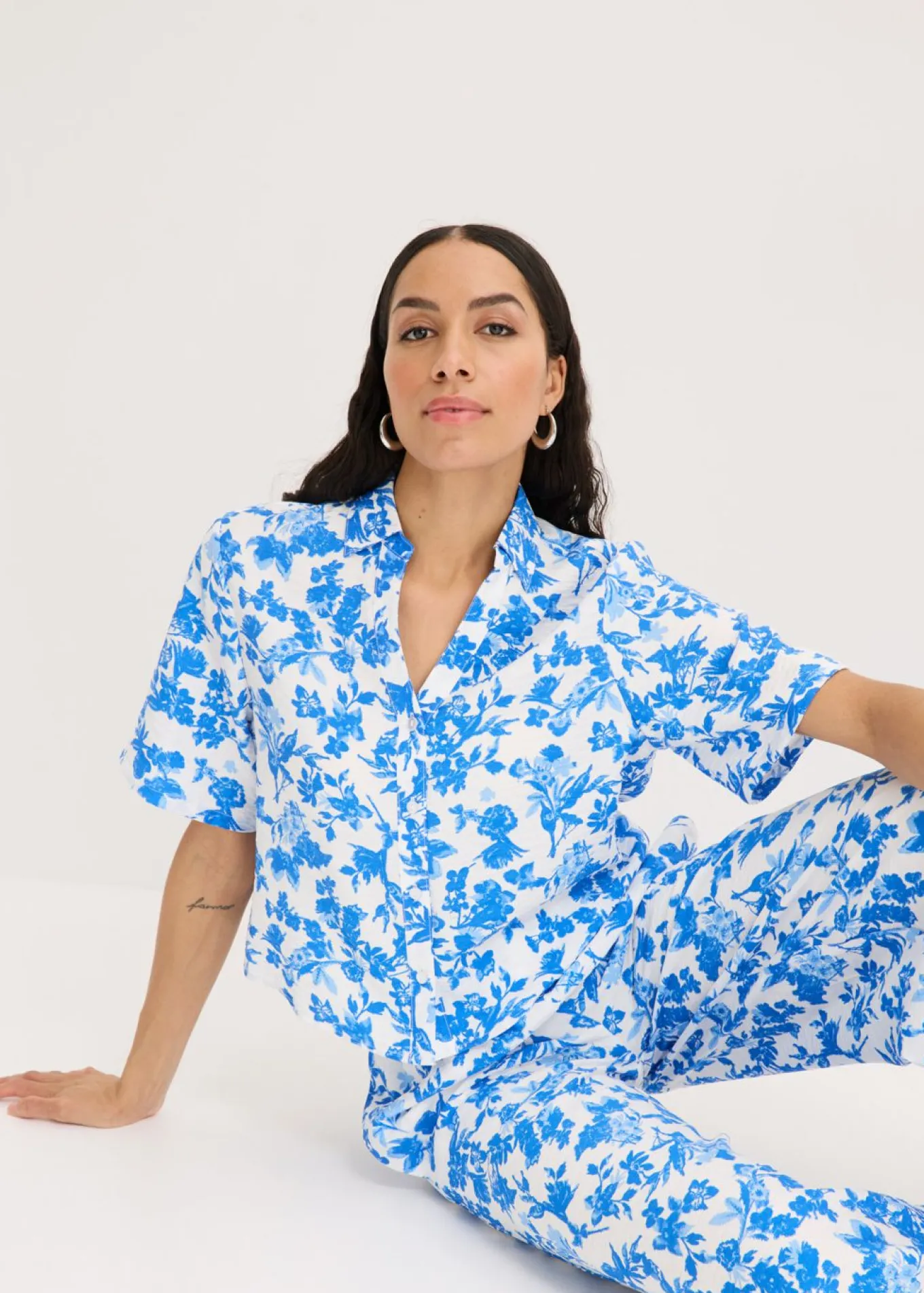 Blusa de manga corta de suave mezcla de viscosa