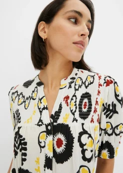 Blusa de manga corta de viscosa fluida con detalle de nido de abeja
