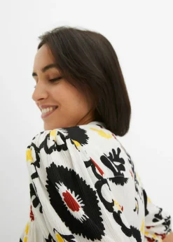 Blusa de manga corta de viscosa fluida con detalle de nido de abeja