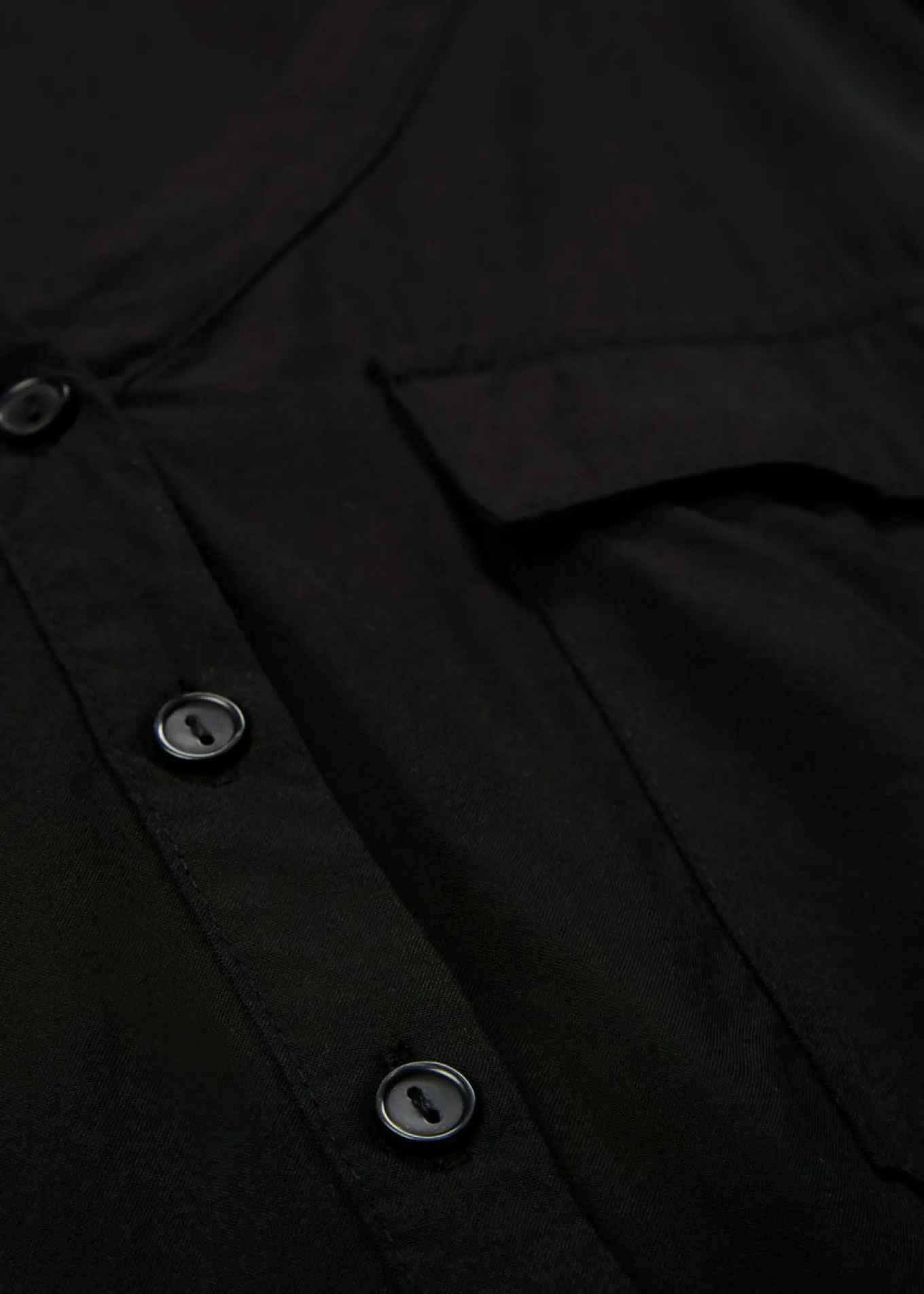 Blusa de manga larga con escote en V de viscosa fluida