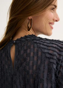Blusa de material estructurado