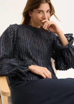 Blusa de material estructurado