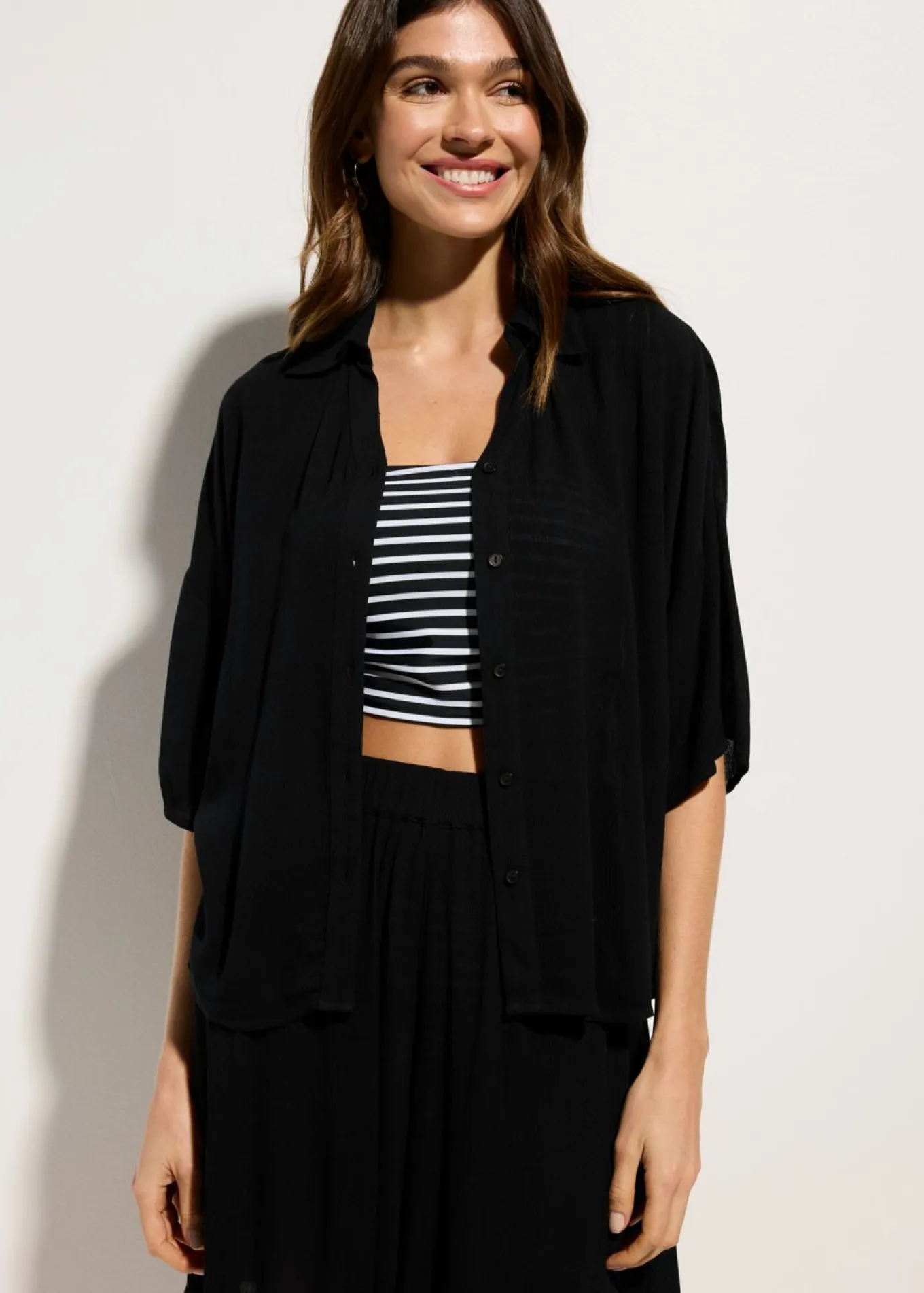 Blusa de playa corta de viscosa fluida