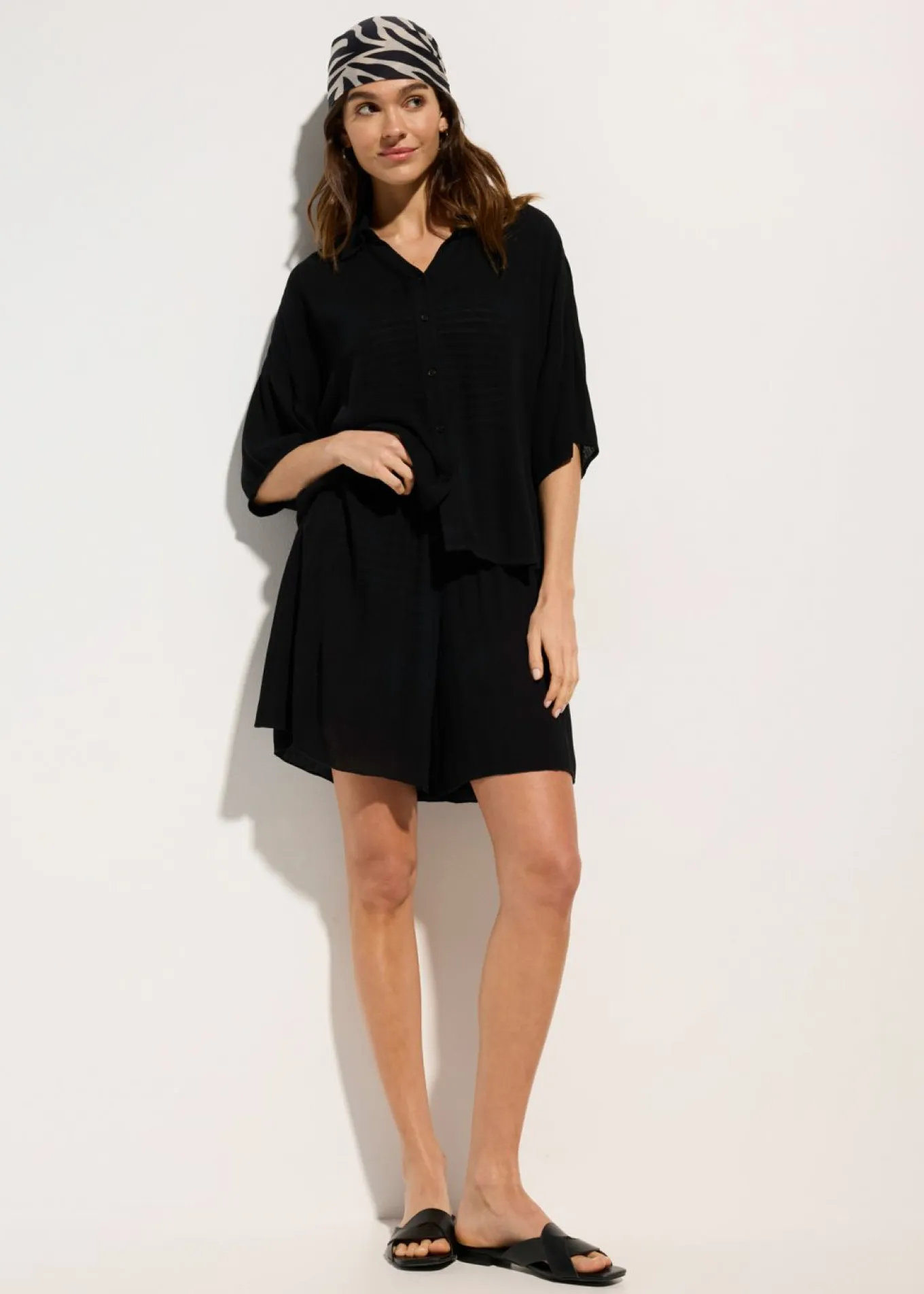 Blusa de playa corta de viscosa fluida