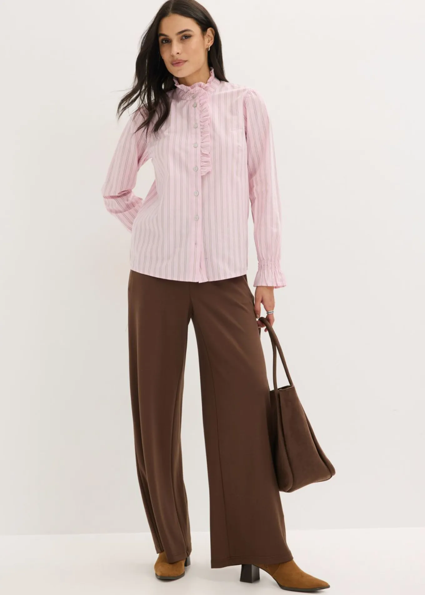 Blusa de popelín con volantes en el cuello