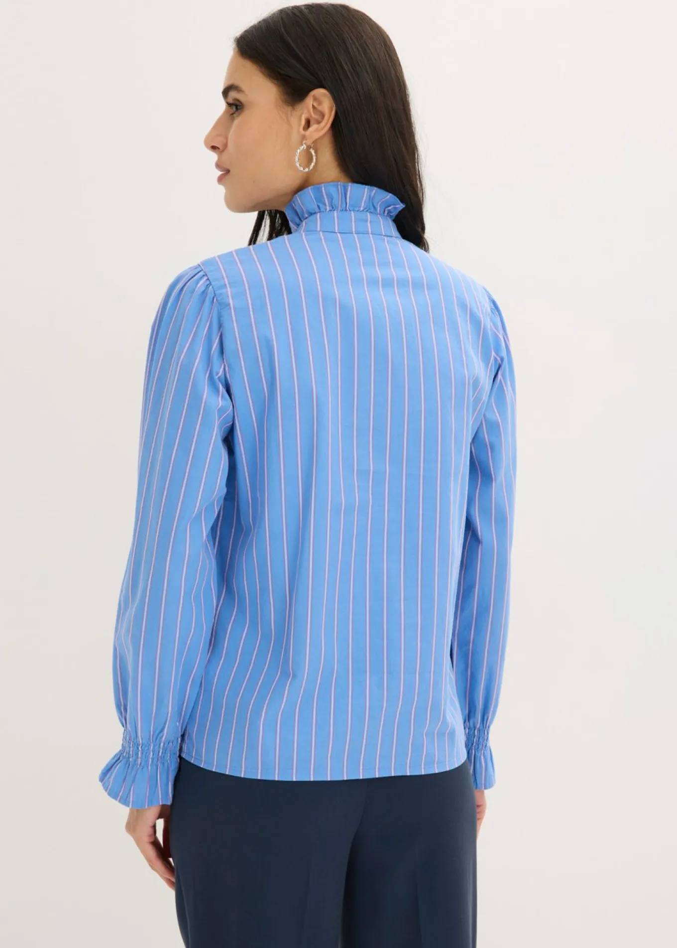 Blusa de popelín con volantes en el cuello