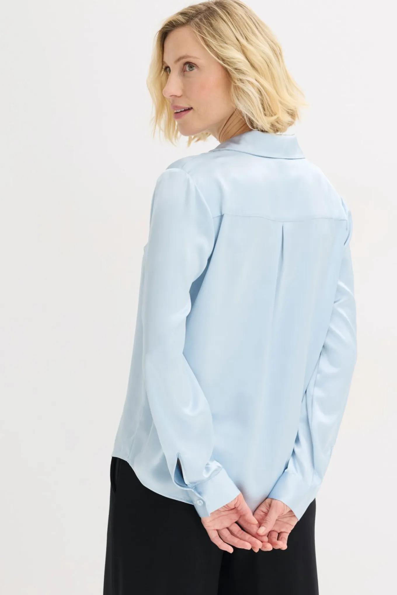 Blusa de satén fino