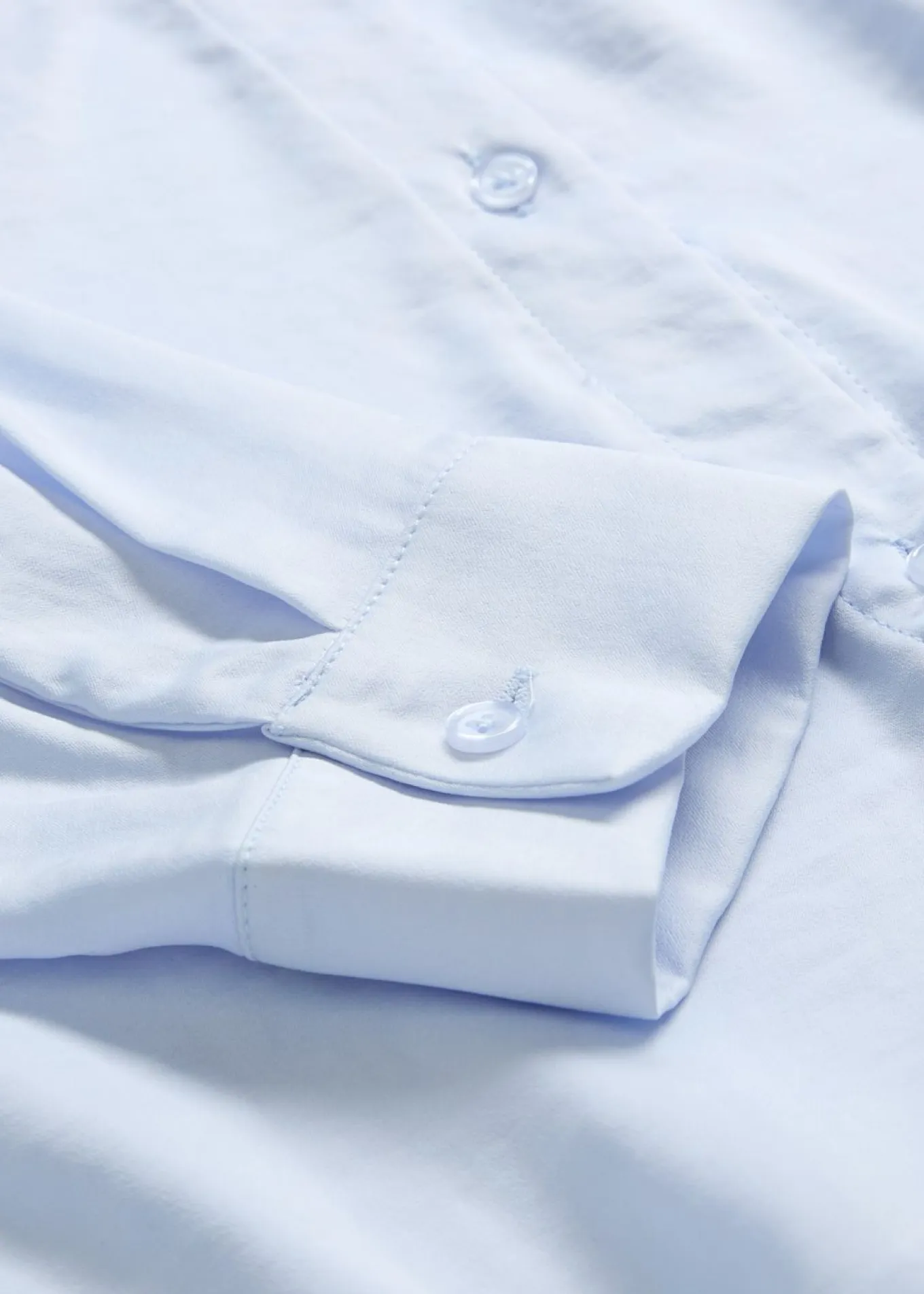 Blusa de satén fluido