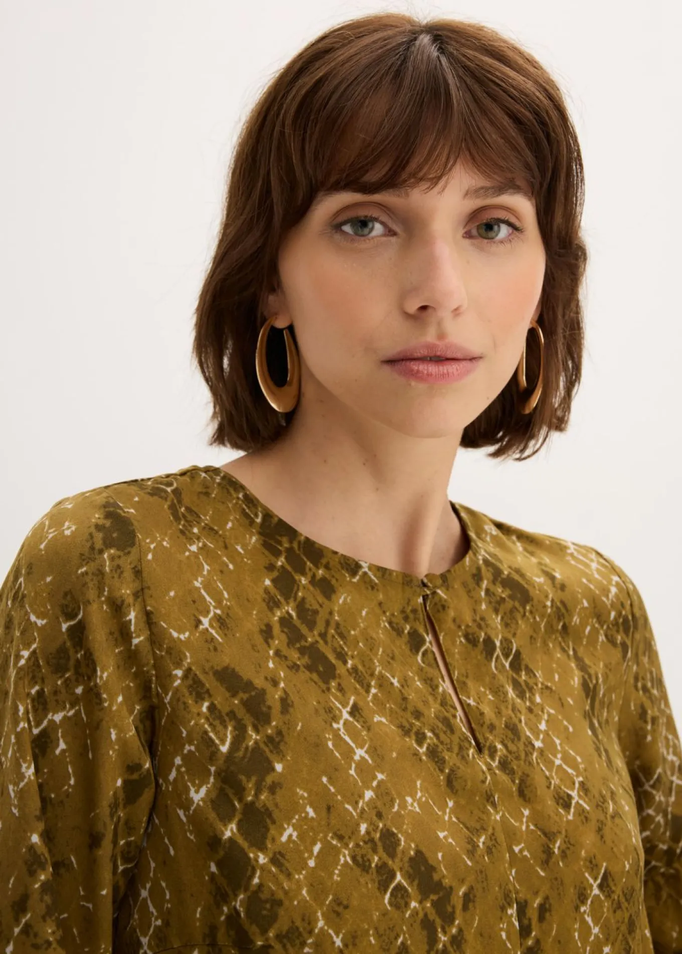 Blusa de satén fluido