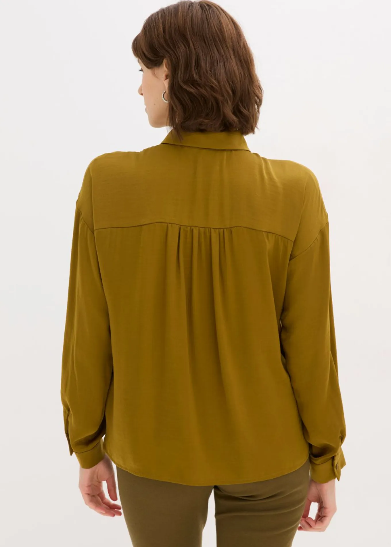 Blusa de satén fluido