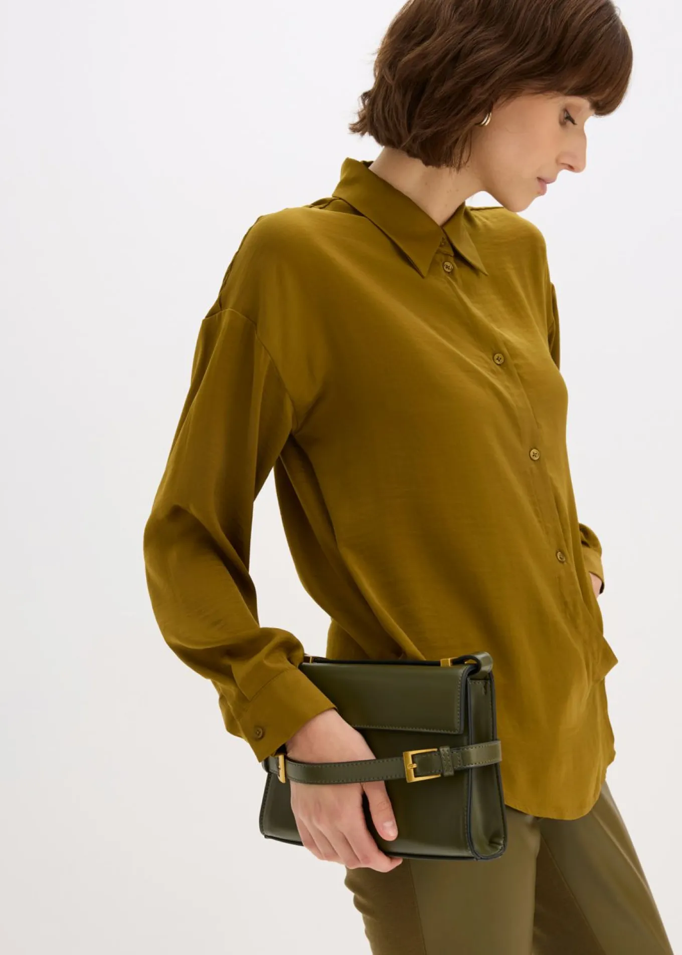 Blusa de satén fluido