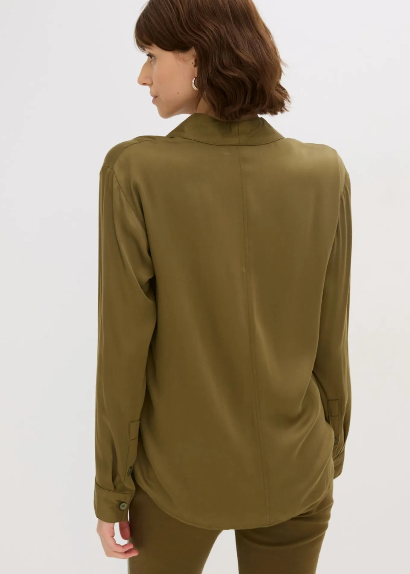 Blusa de satén fluido