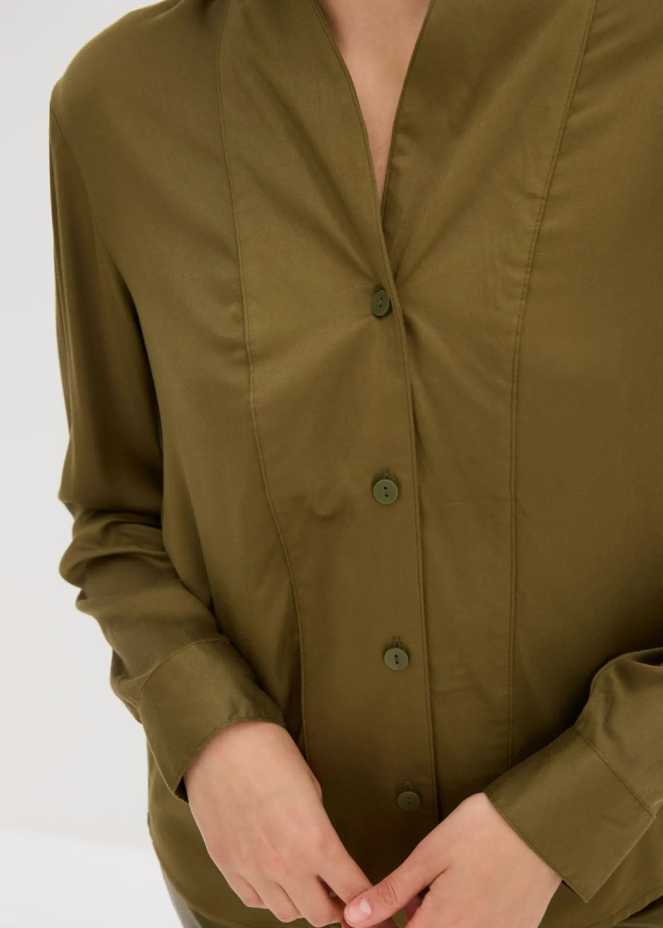 Blusa de satén fluido