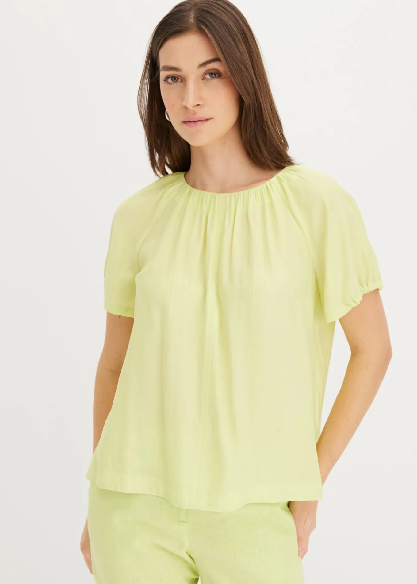 Blusa de tejido arrugado estructurado