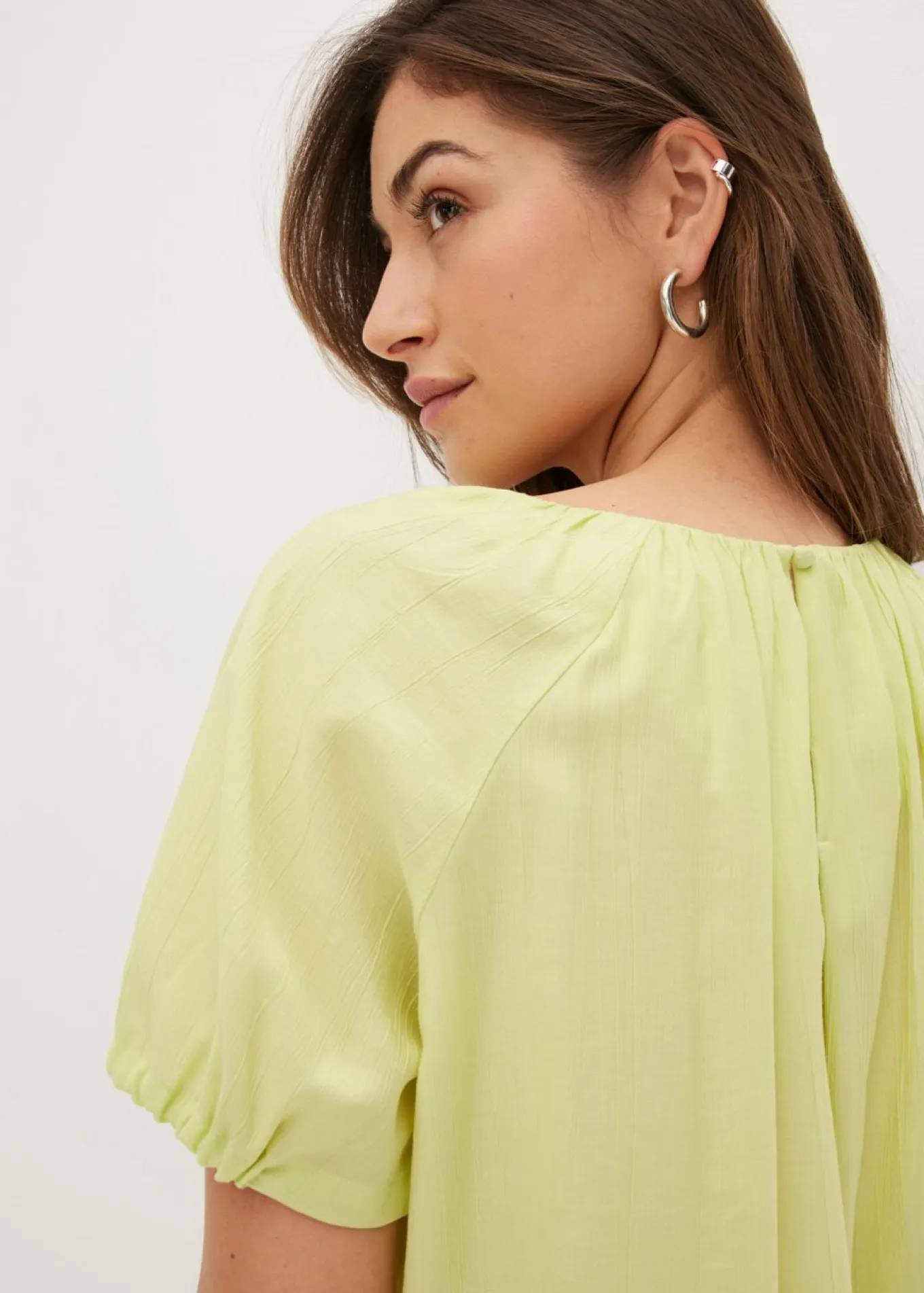 Blusa de tejido arrugado estructurado