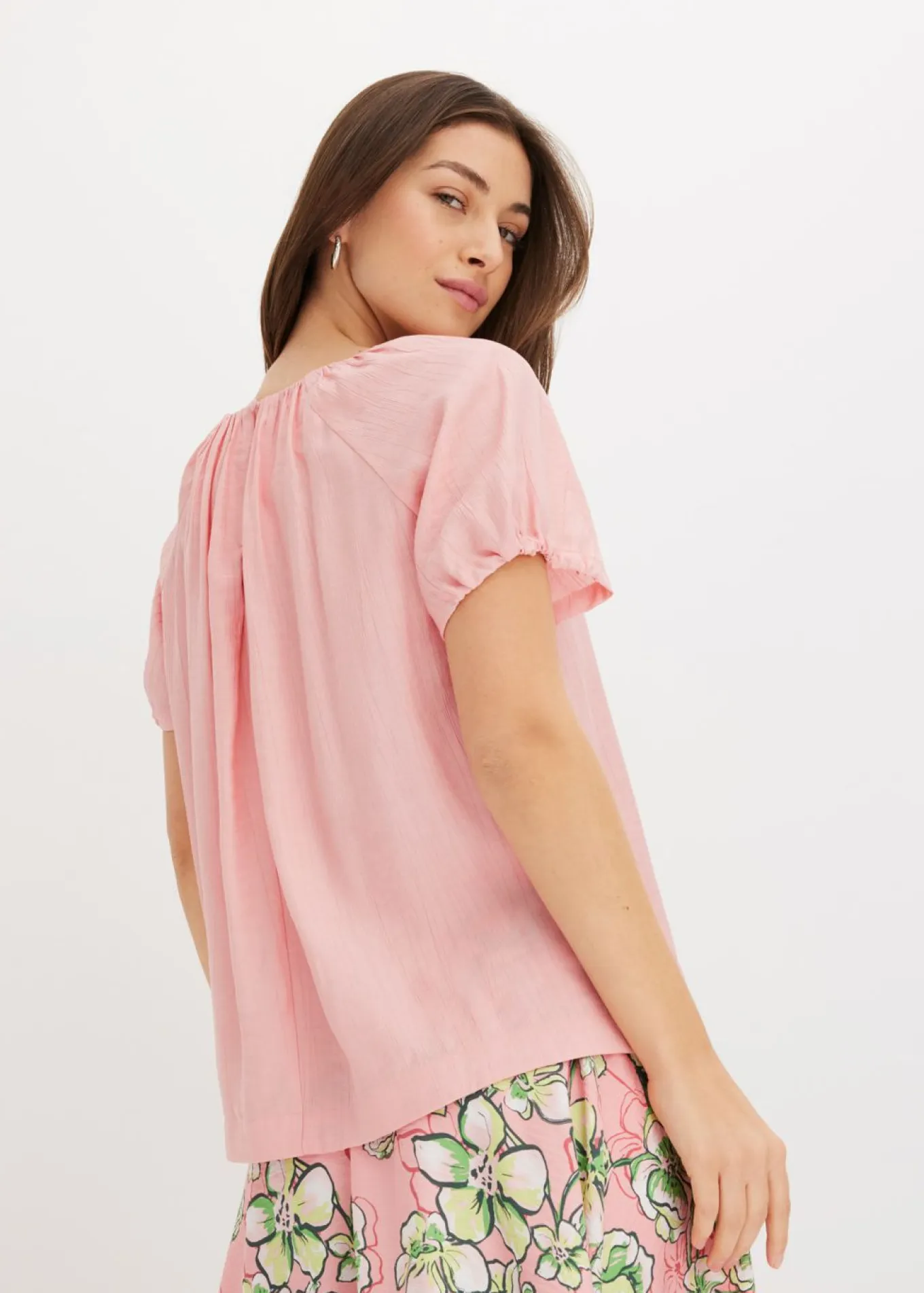 Blusa de tejido arrugado estructurado