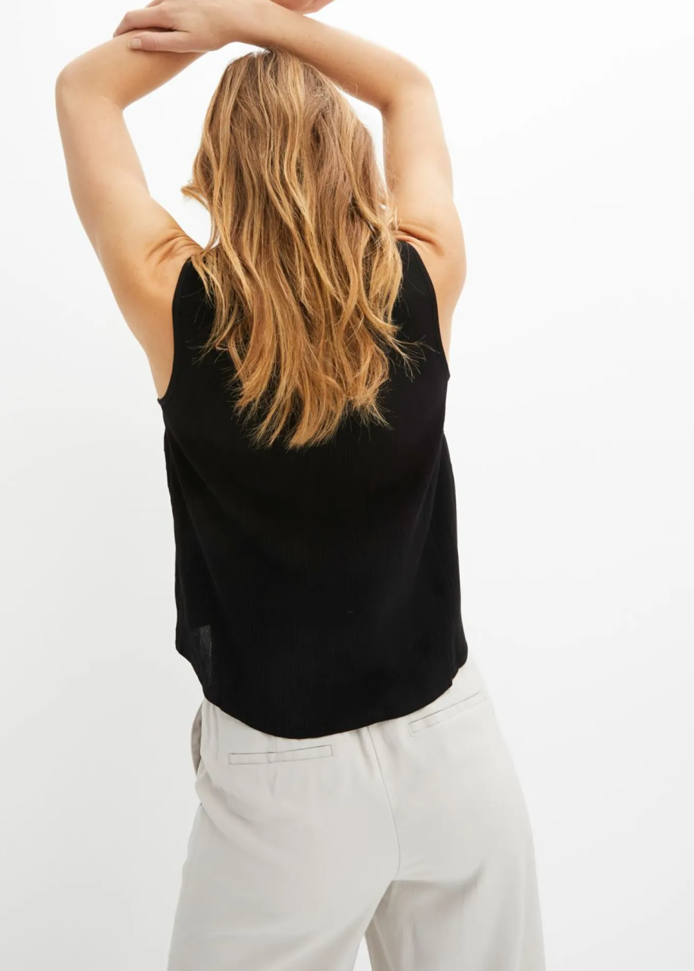 Blusa de tejido arrugado estructurado