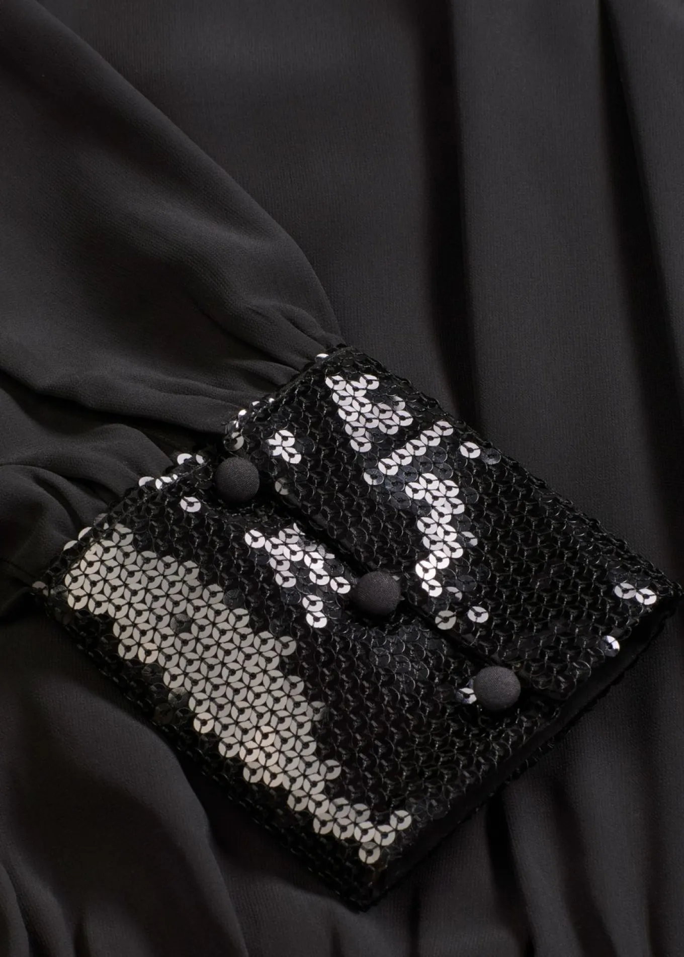Blusa de tul fino con lentejuelas