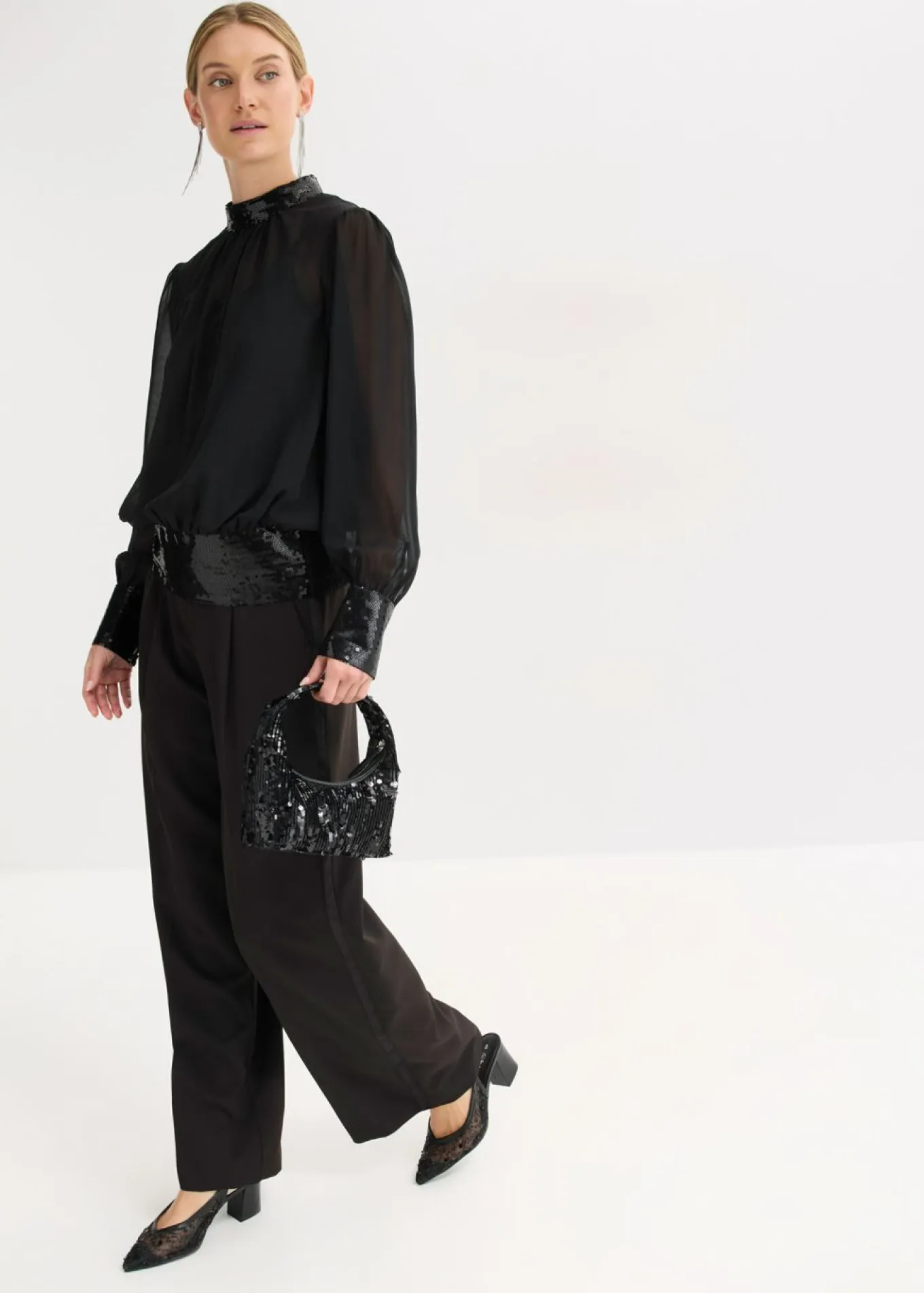 Blusa de tul fino con lentejuelas