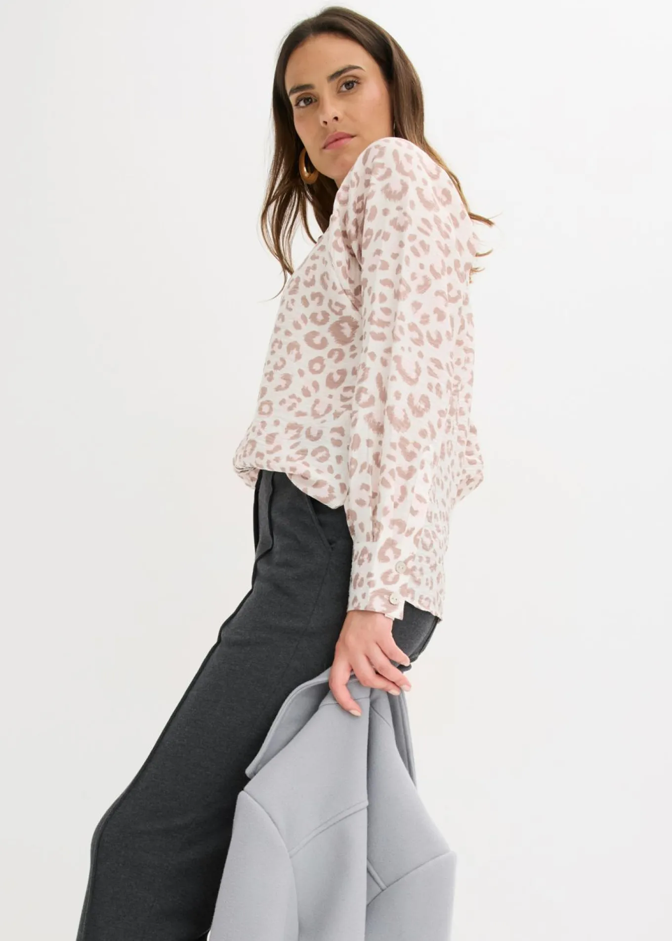 Blusa de viscosa con mangas tipo murciélago
