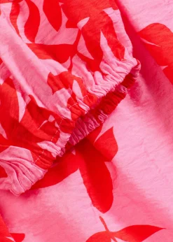 Blusa estampada de mezcla de viscosa fina con escote bañera