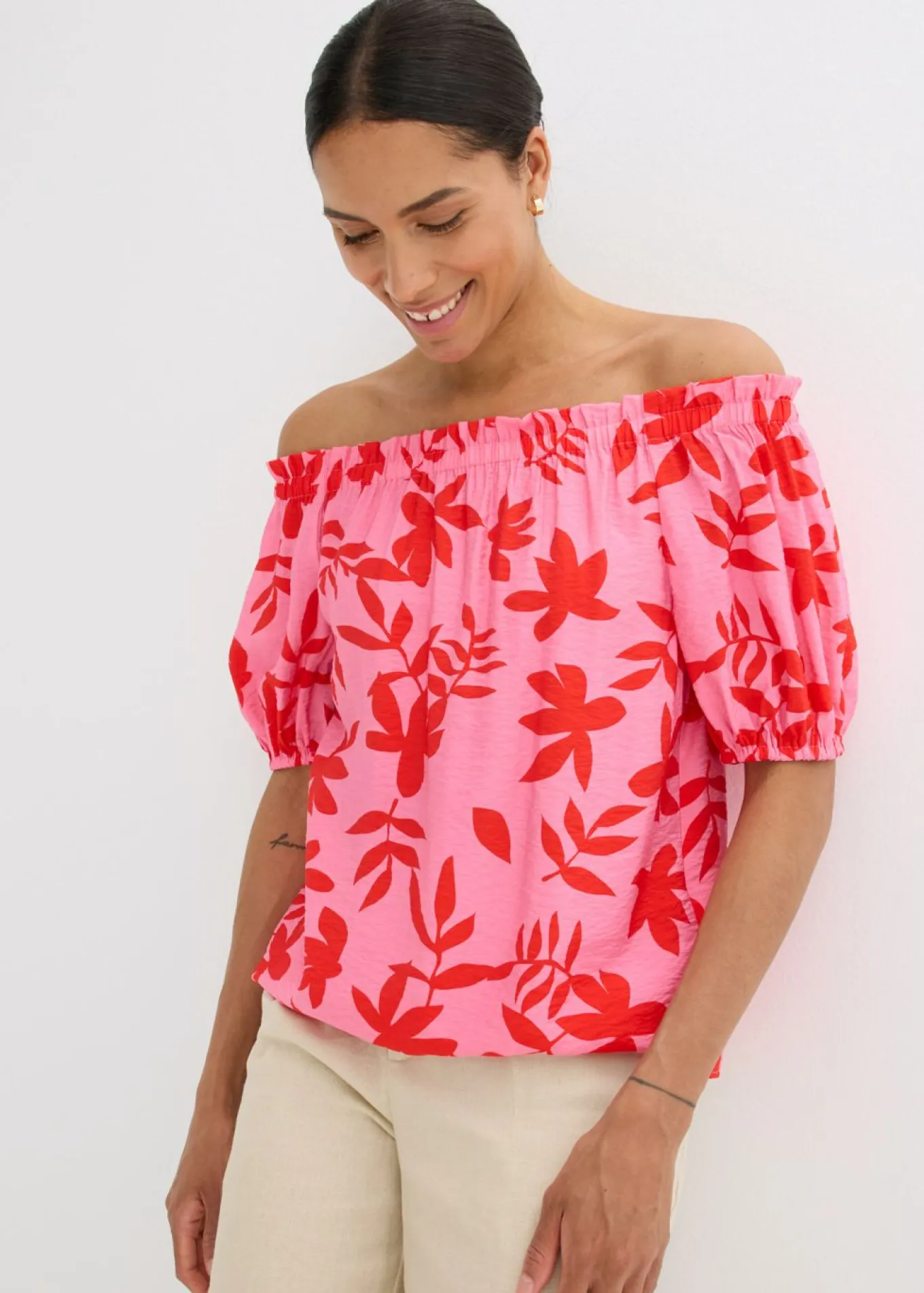 Blusa estampada de mezcla de viscosa fina con escote bañera