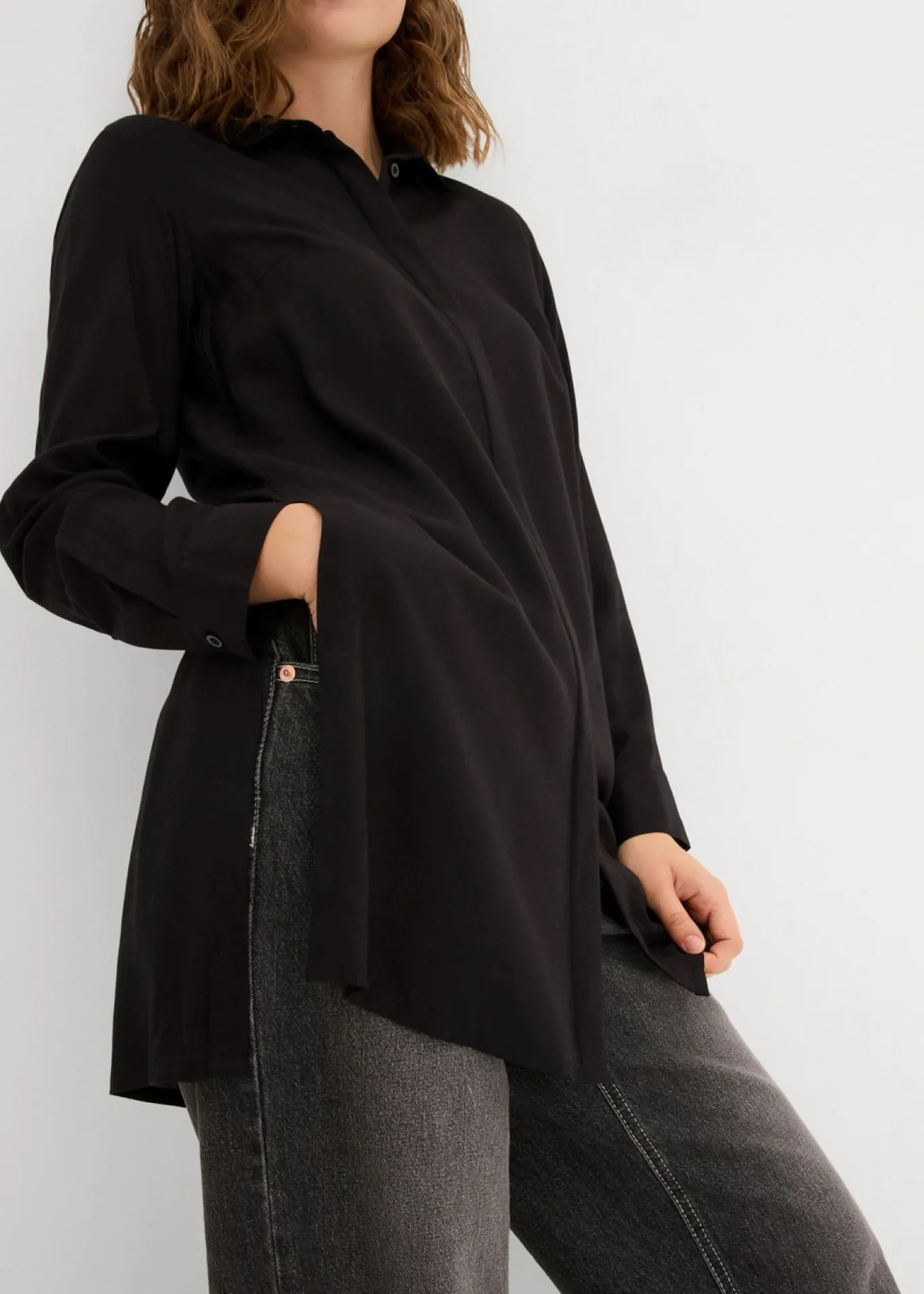 Blusa larga con abertura de viscosa fluida