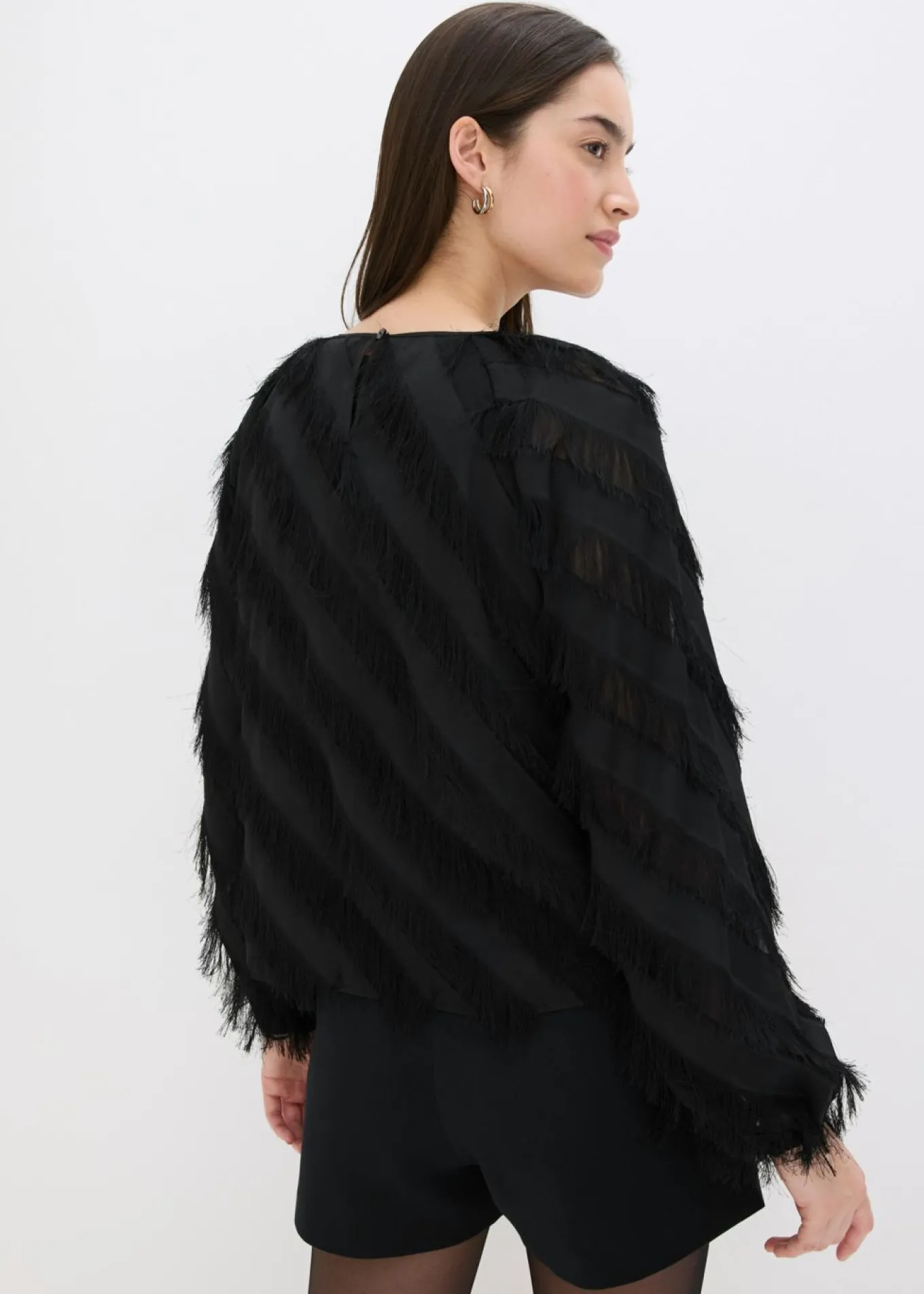 Blusa sin cierre con detalles de flecos