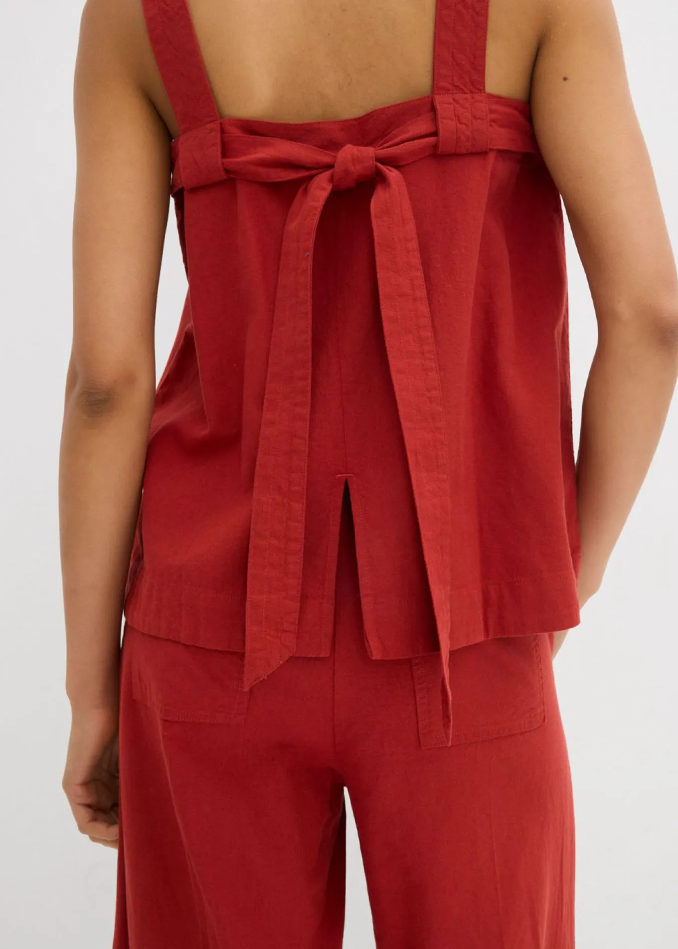Blusa sin mangas de mezcla de viscosa con detalle de lazo en la parte trasera