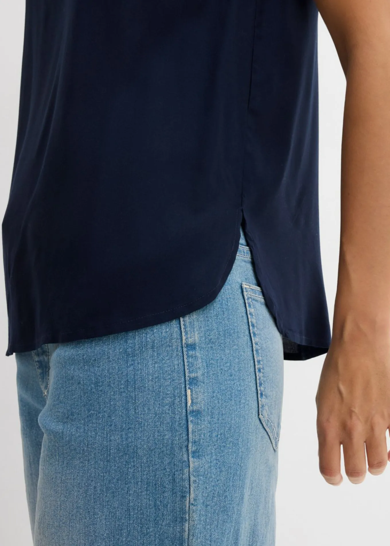 Blusa sin mangas de viscosa suave