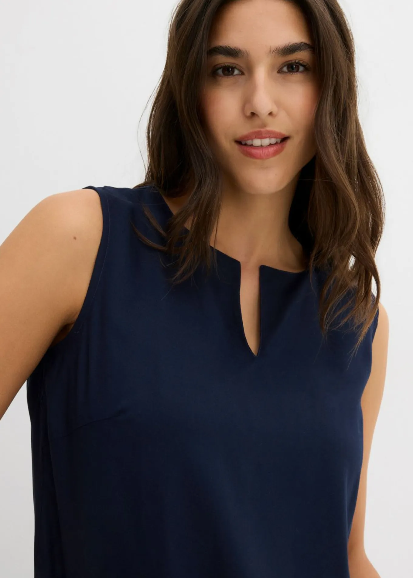 Blusa sin mangas de viscosa suave