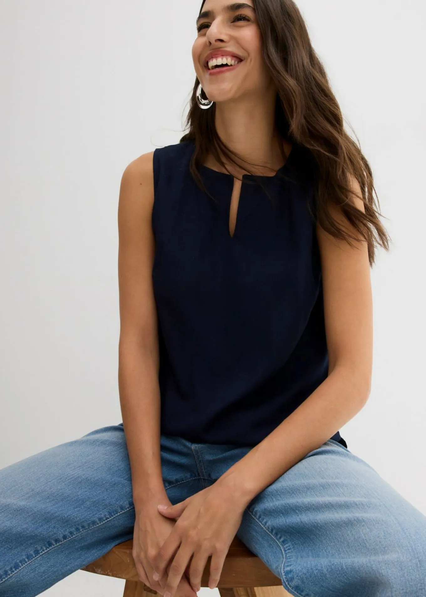 Blusa sin mangas de viscosa suave