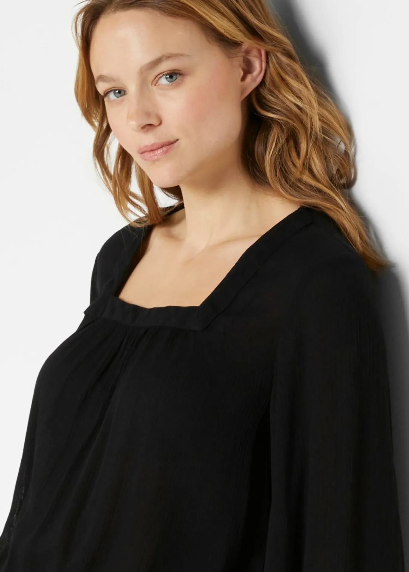 Blusa tipo túnica con escote cuadrado