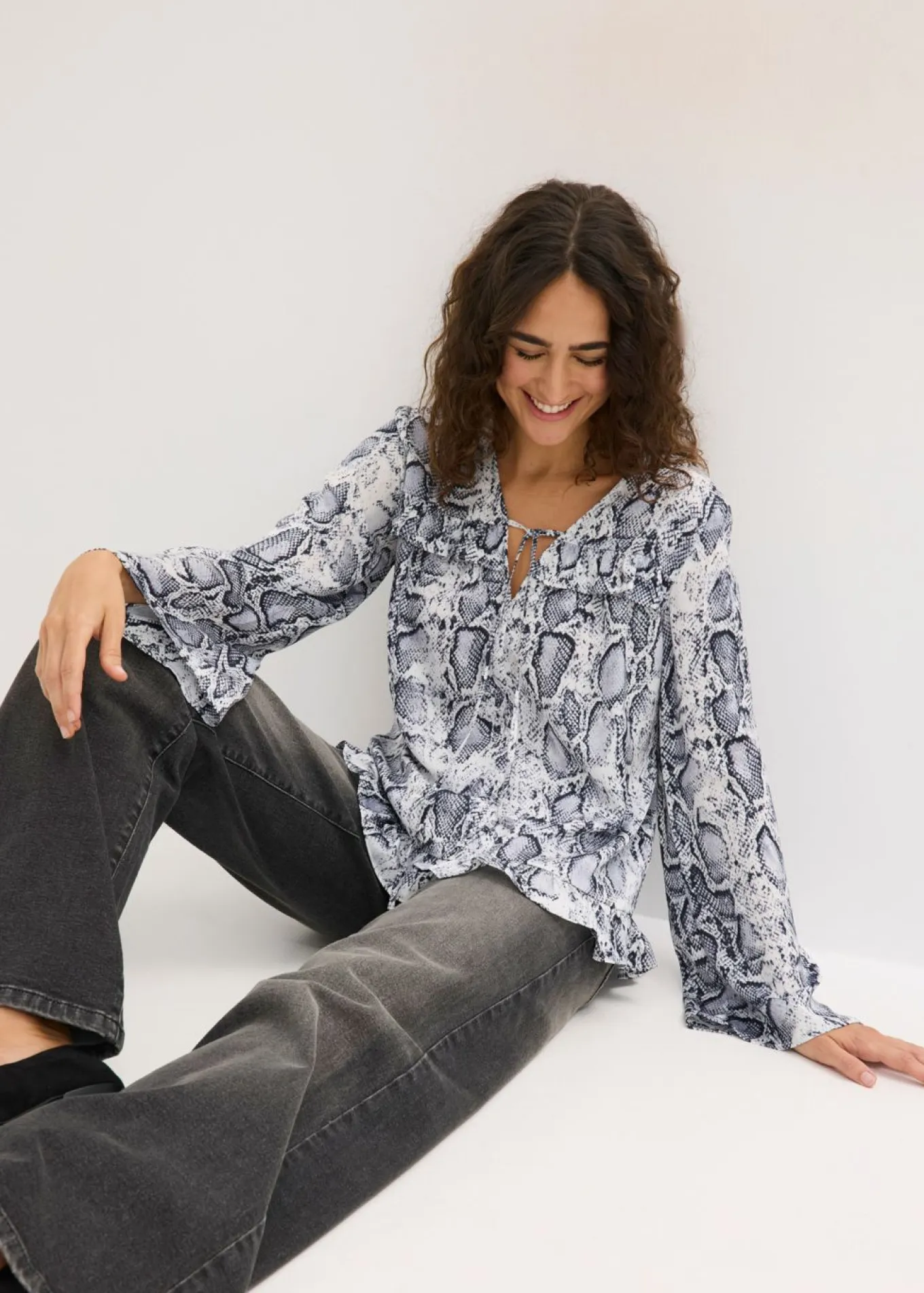 Blusa tipo túnica de satén vaporoso