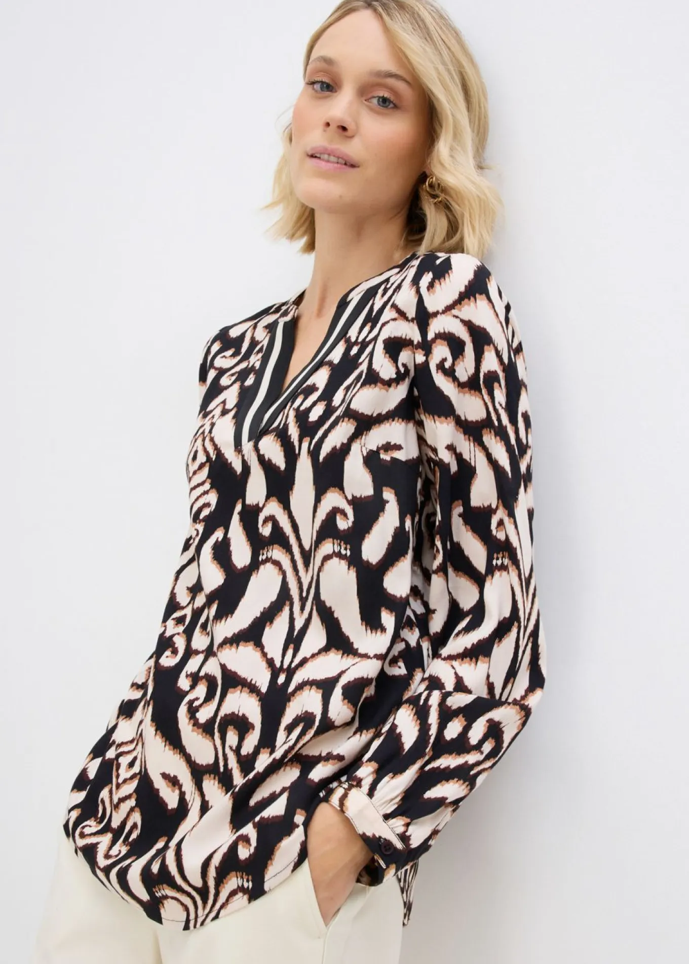 Blusa tipo túnica de viscosa fluida