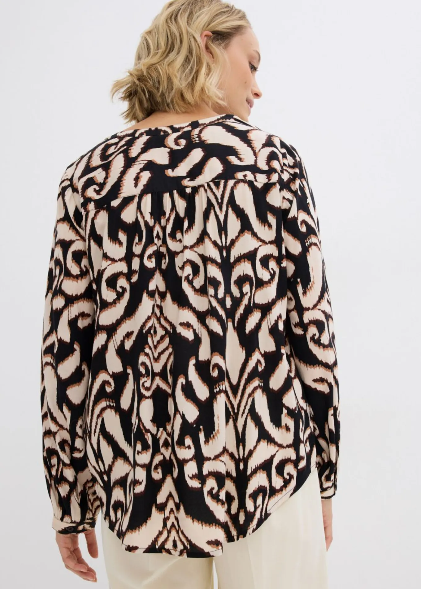 Blusa tipo túnica de viscosa fluida