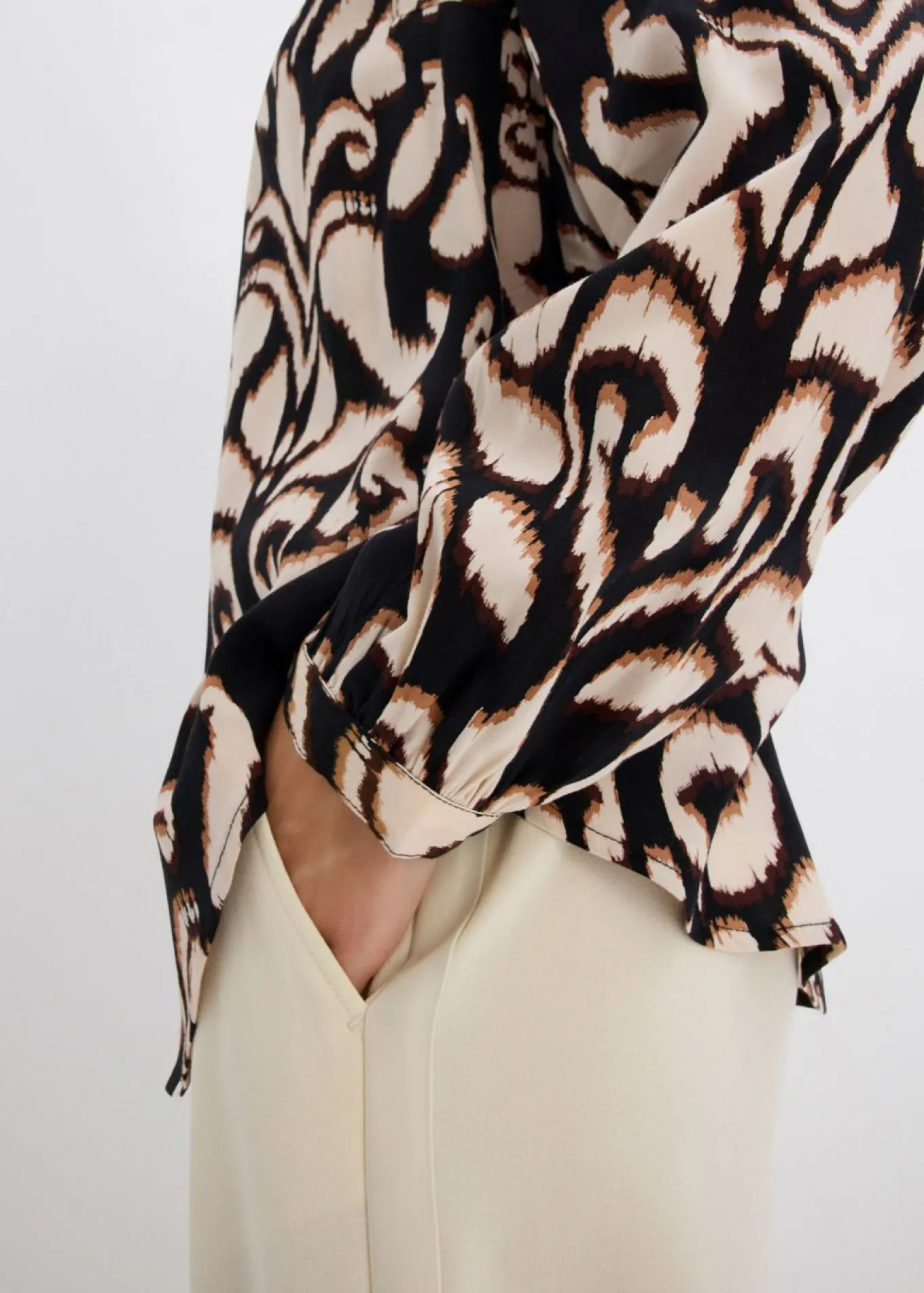 Blusa tipo túnica de viscosa fluida