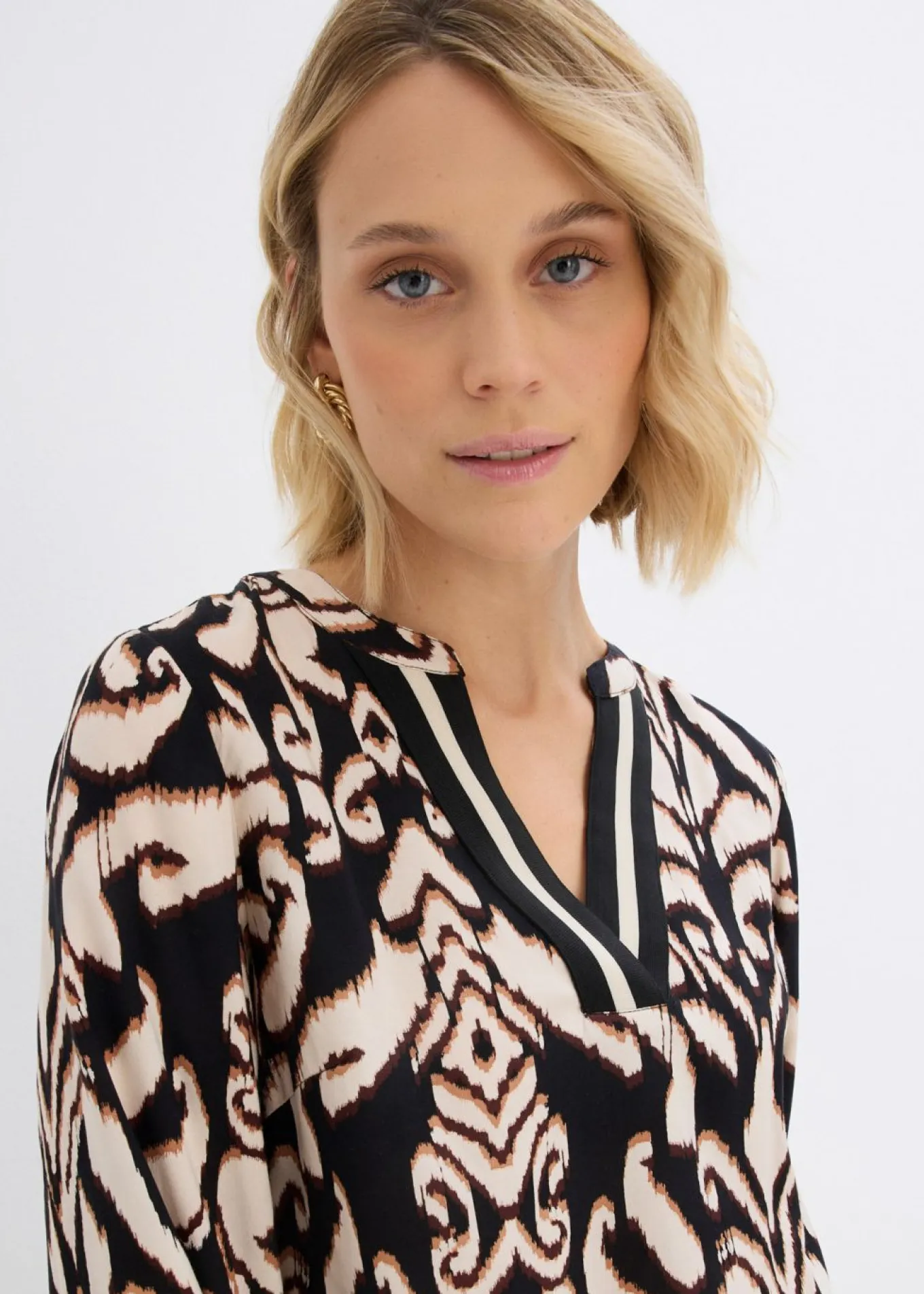 Blusa tipo túnica de viscosa fluida