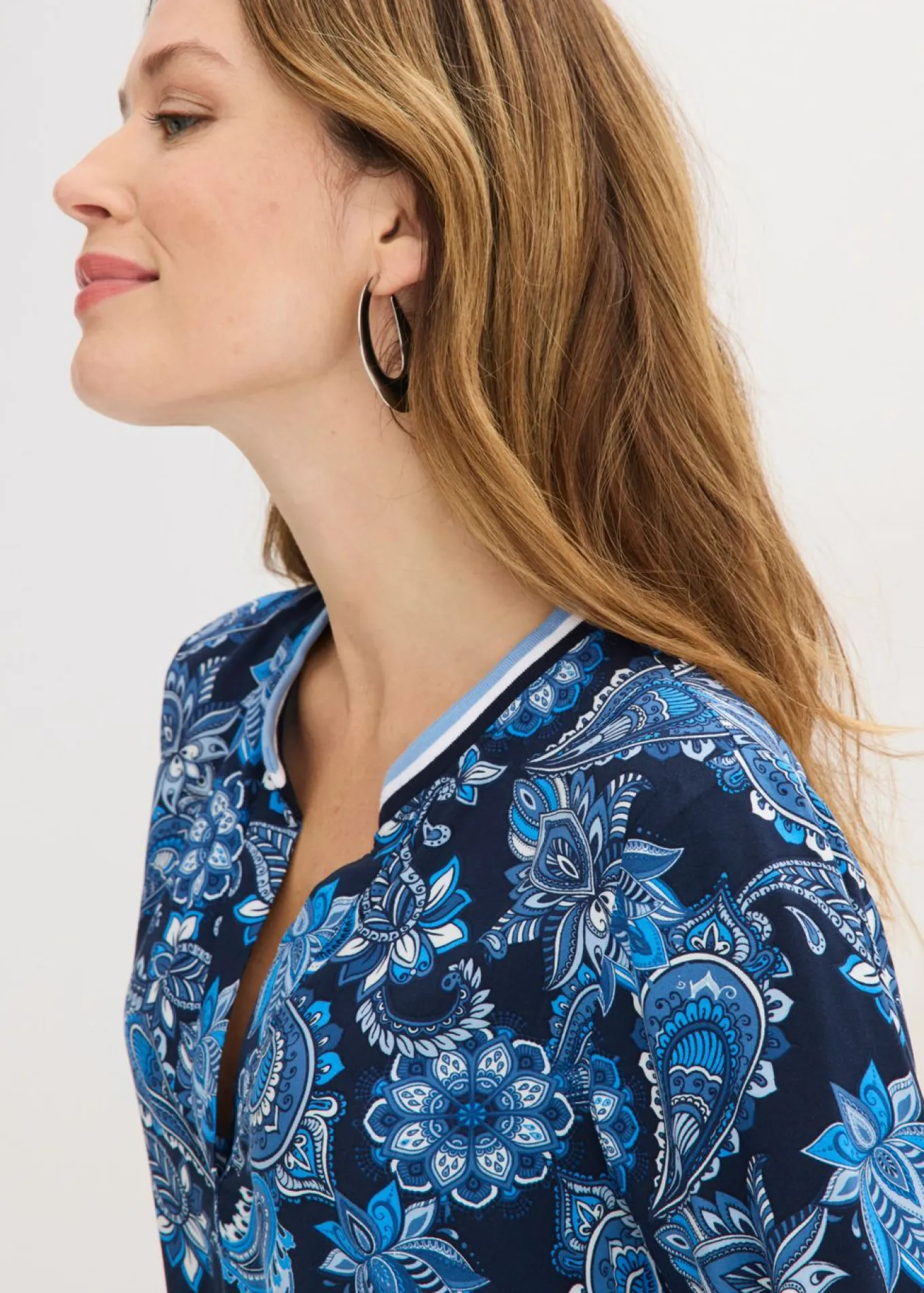 Blusa tipo túnica de viscosa fluida
