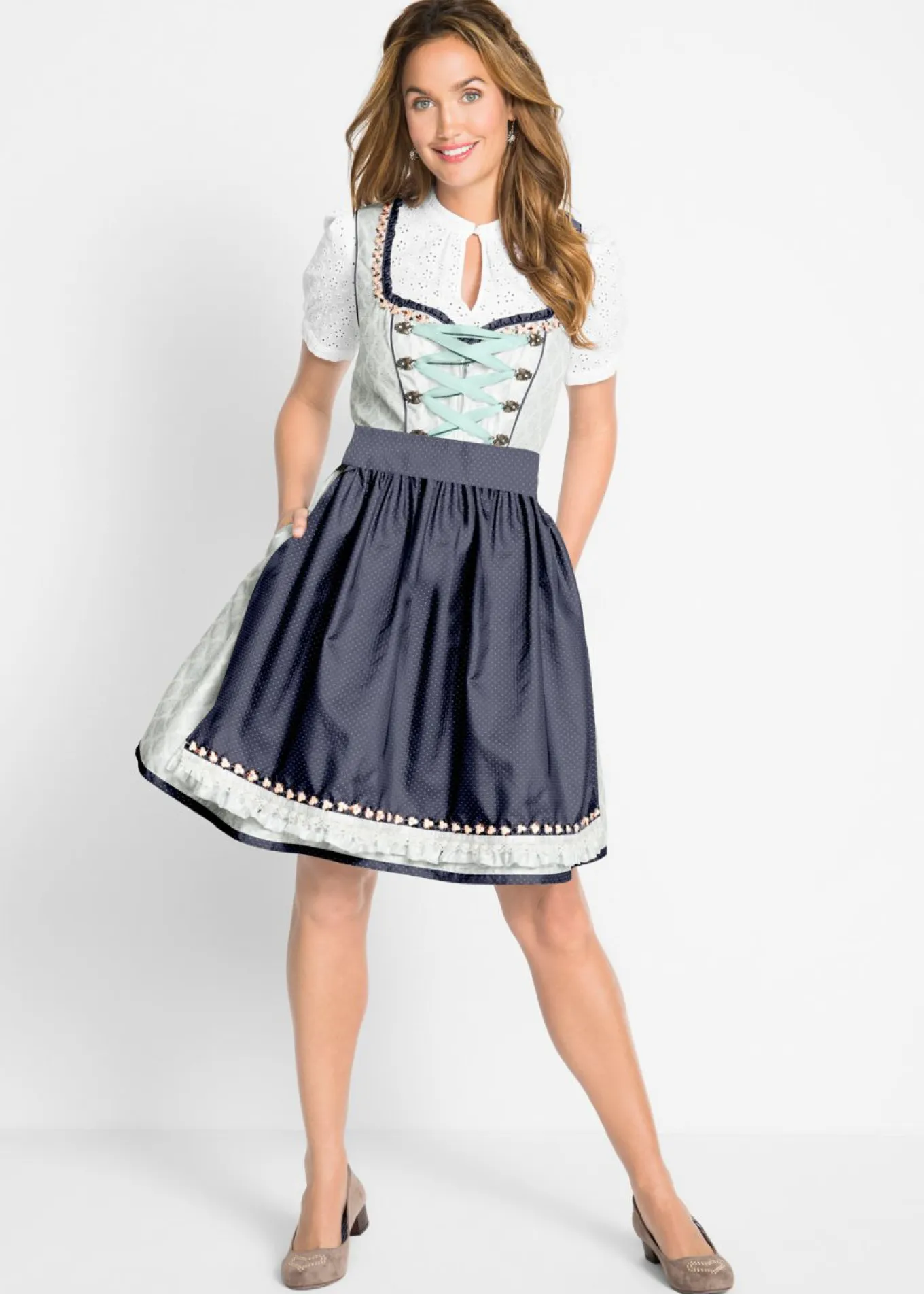 Blusa tirolesa con encaje calado