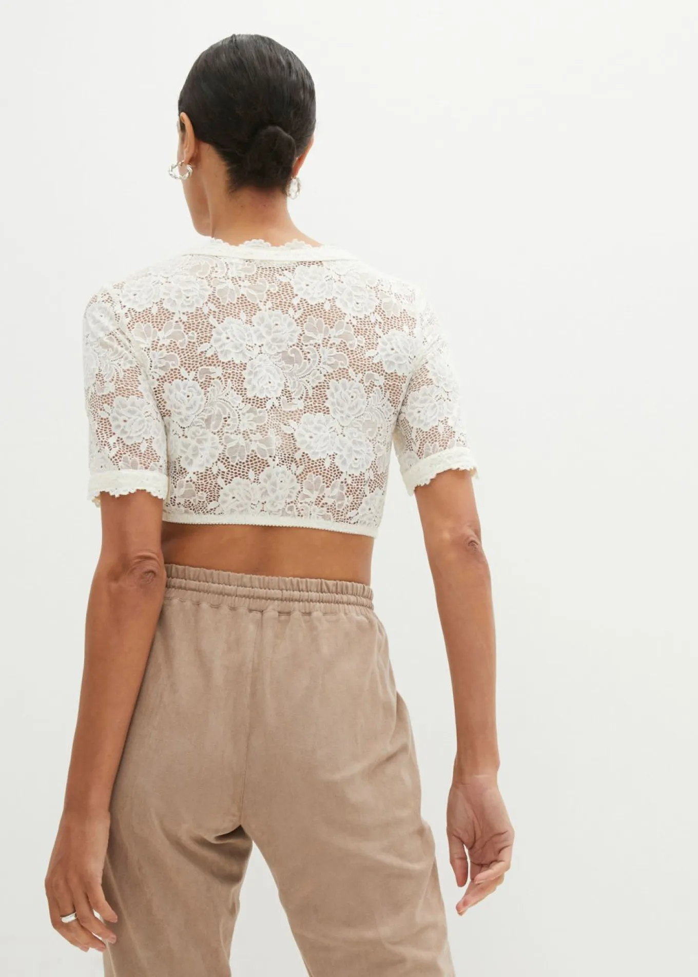 Blusa tirolesa de encaje con botones