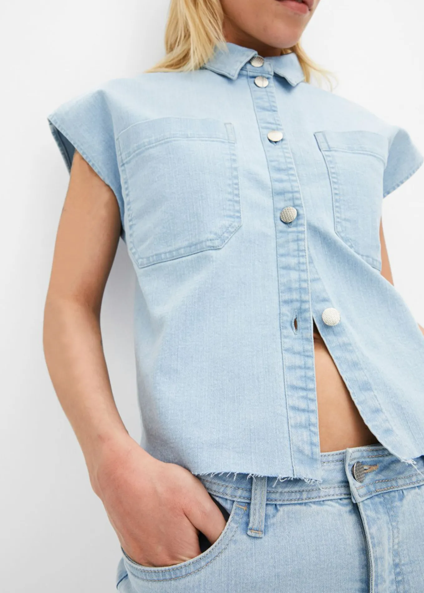 Blusa vaquera boxy, corta